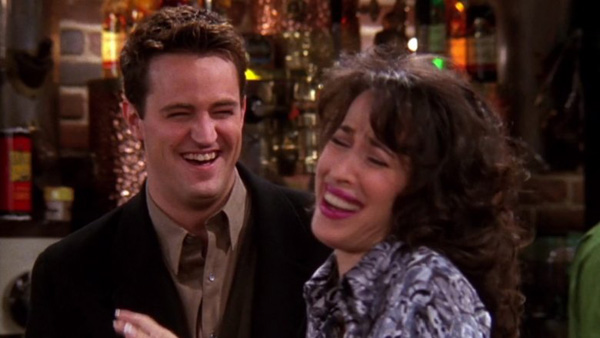 Chandler et Janice dans la série Friends